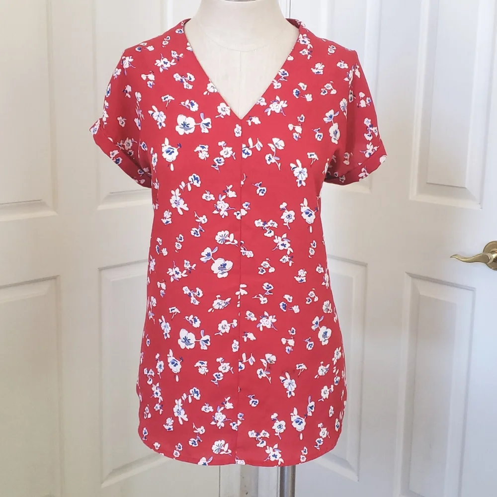 Pleione Anthropologie Floral V-Neck Blouse M Red Short Sleeve Cuffed Dolman Top - Picture 3 of 10